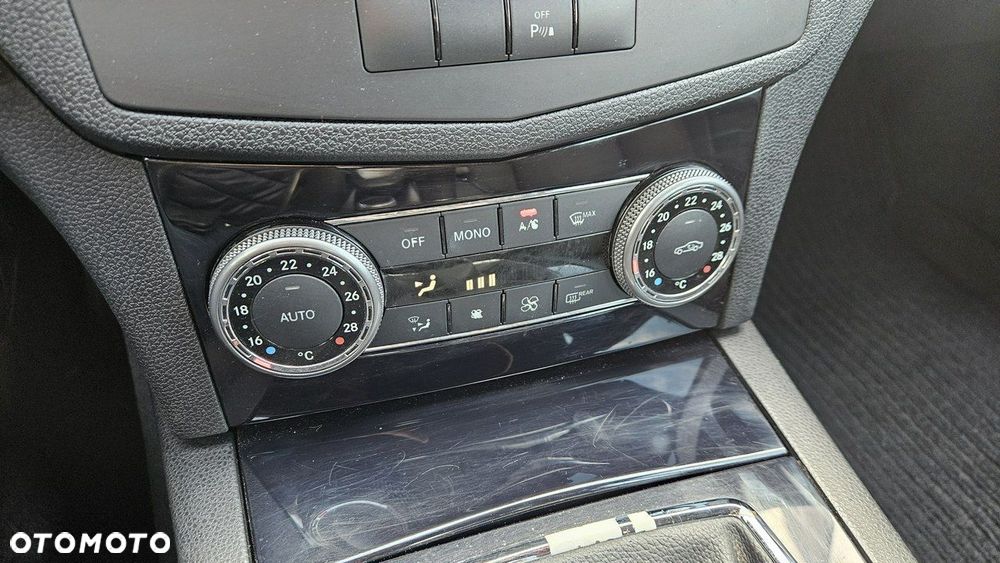 Mercedes-Benz Klasa C 220 CDI Classic - 28