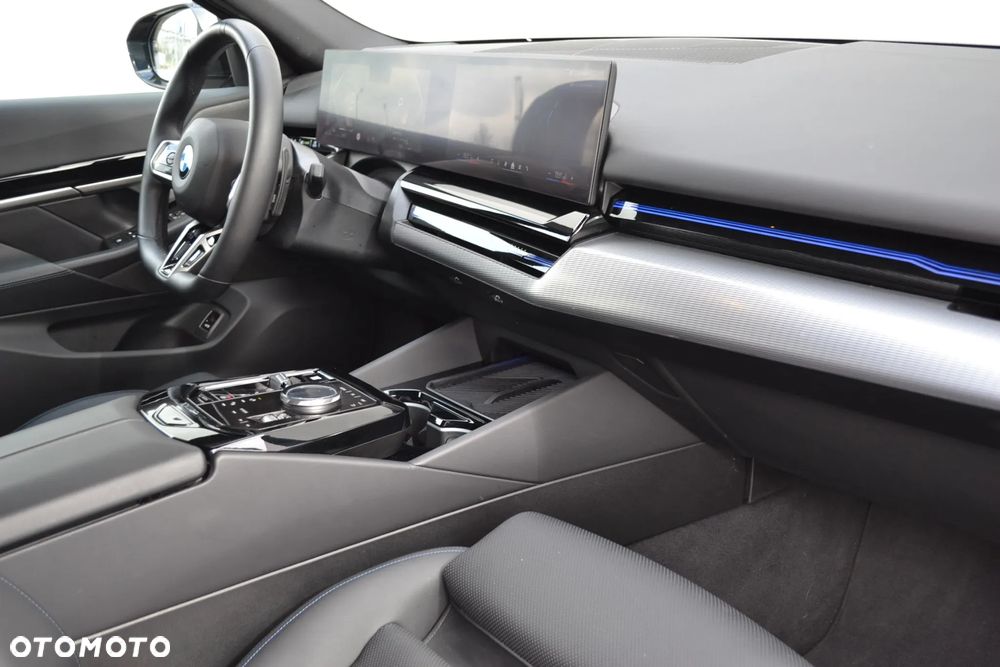 BMW Seria 5 520d xDrive - 12
