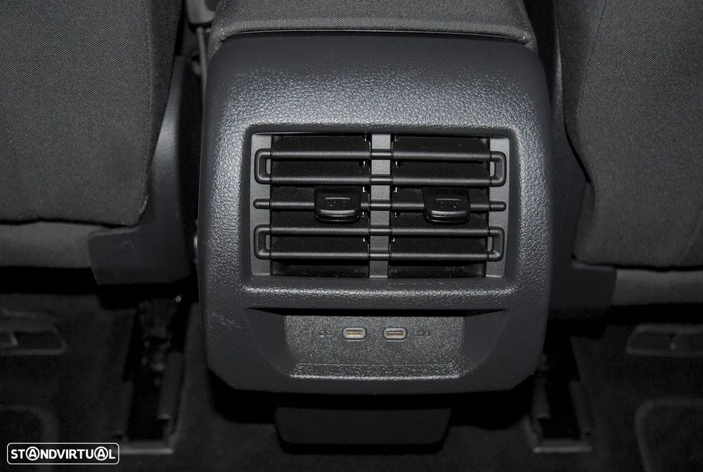 Ford Tourneo Connect 2.0 TDCi Titanium - 26