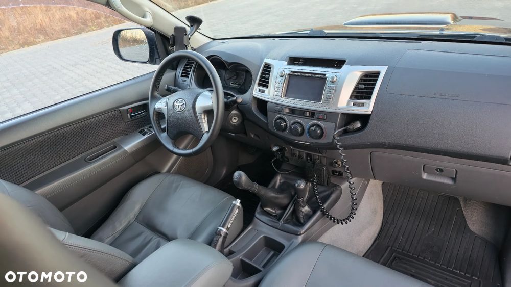 Toyota Hilux 2.5 D-4D SR - 17