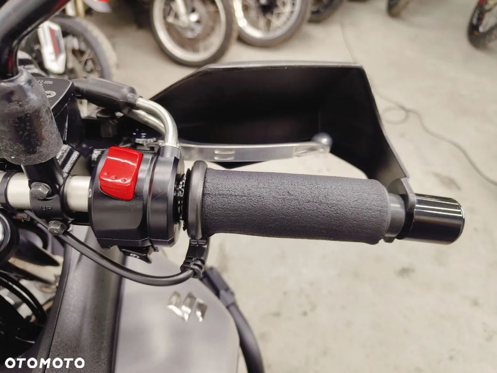 Suzuki V-STROM - 15
