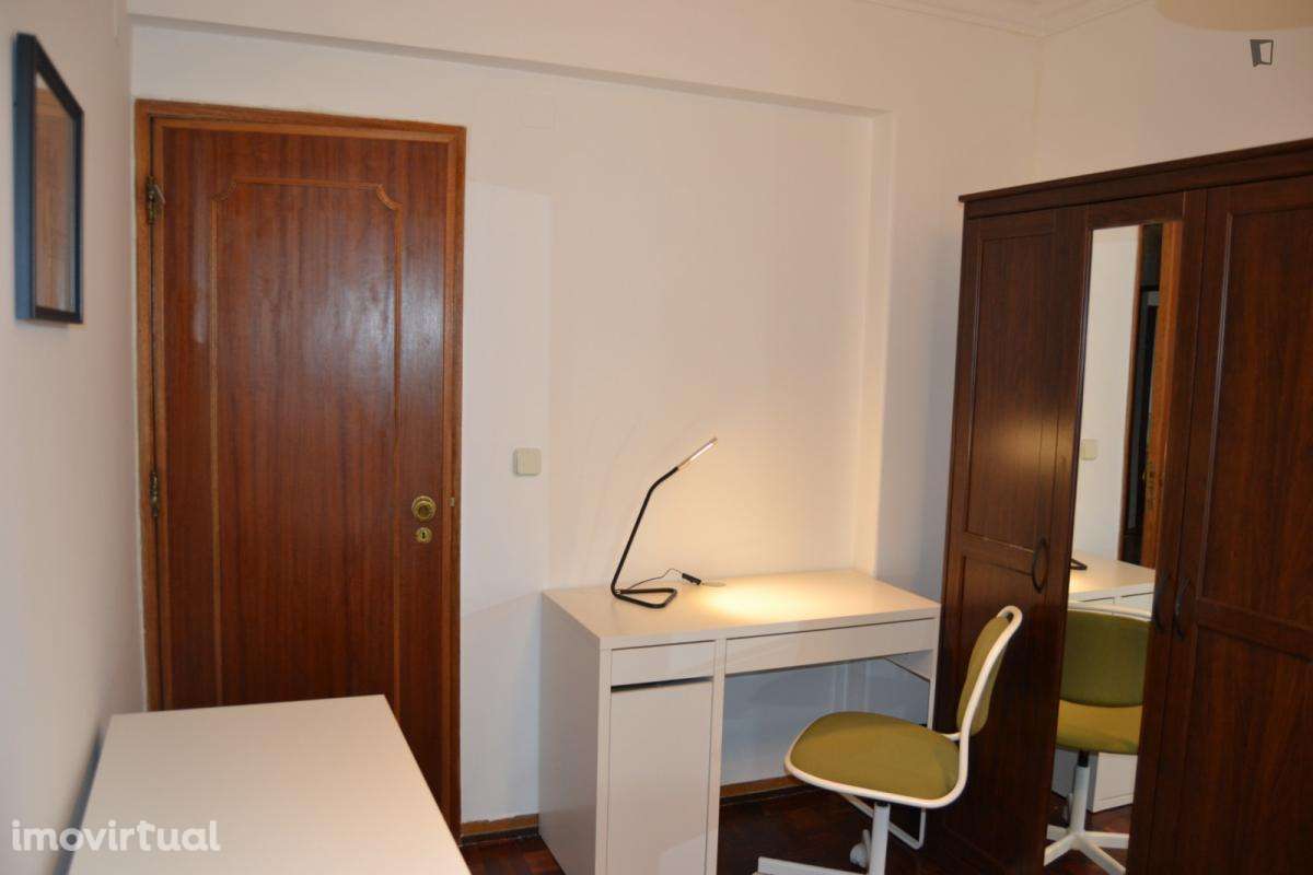 Quarto - localizado em Benfica Lisbon - Grande imagem: 3/34