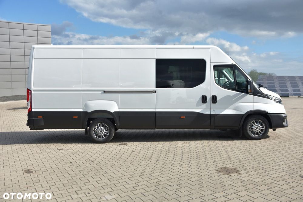 Iveco Daily Furgon Brygadówka | 35S18HA8V | Automat AT8 | Zabudowa 7 os - 4