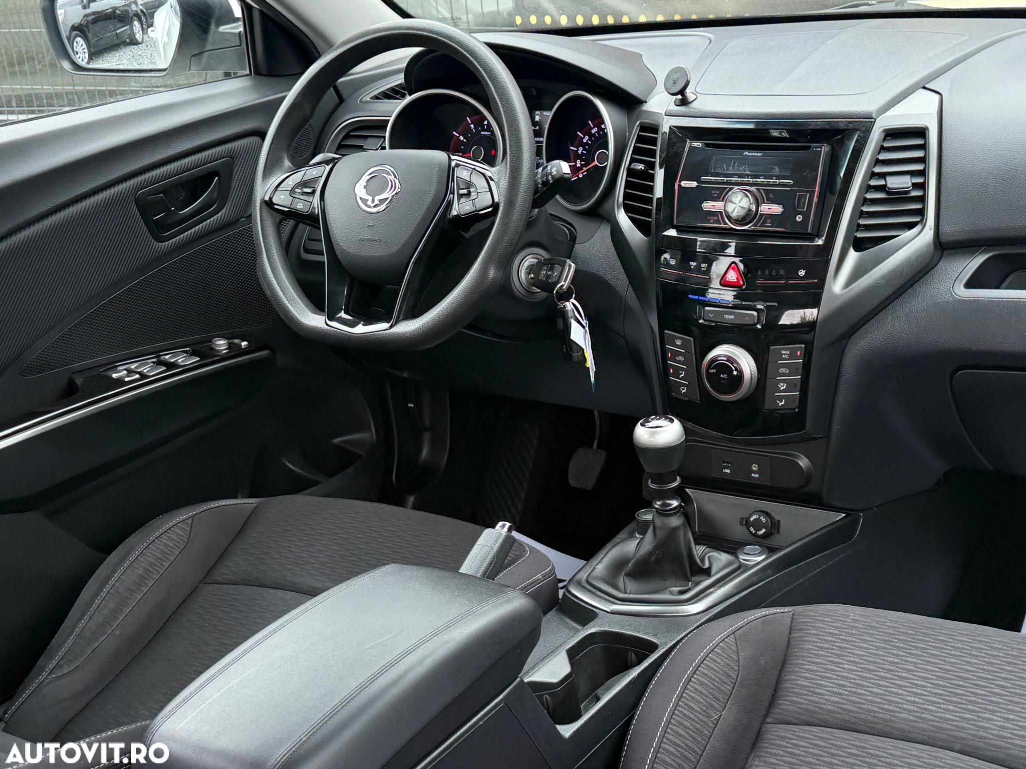 SsangYong XLV 1.6 e-XGI STD Plus - 5