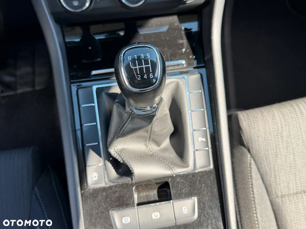 Skoda Superb 1.6 TDI GreenLine - 22