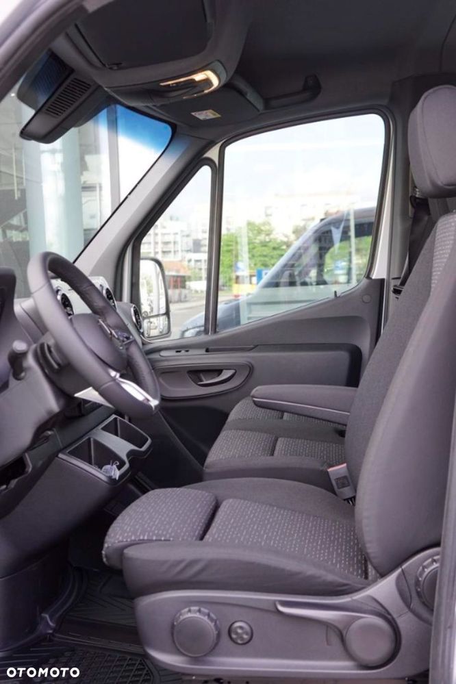 Mercedes-Benz Sprinter - 11