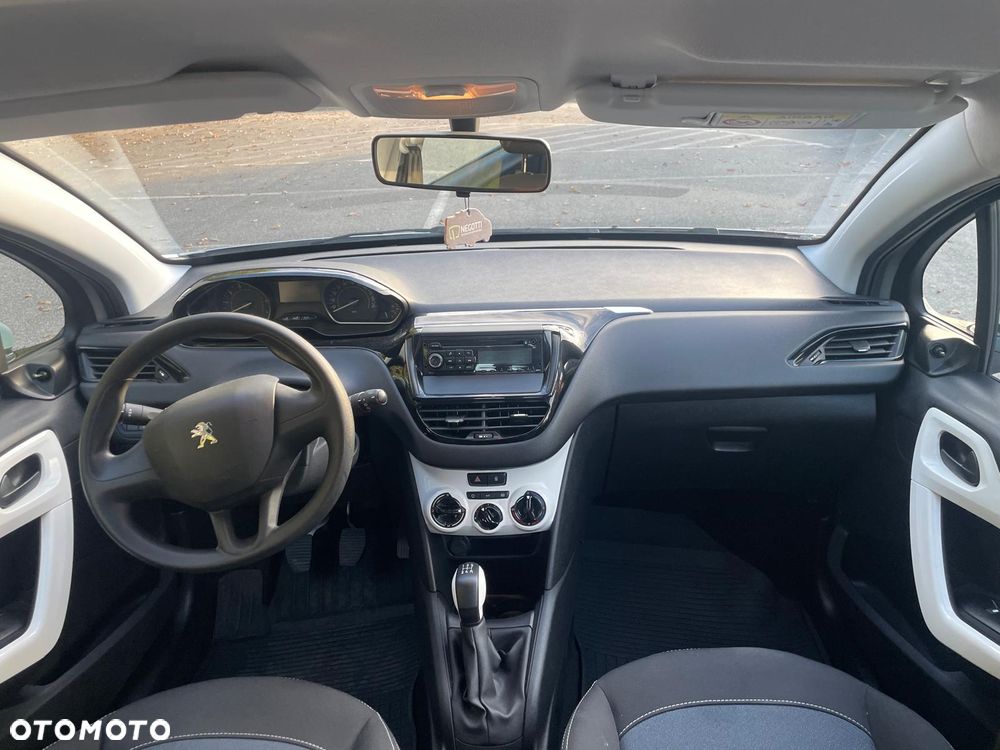 Peugeot 208 - 15