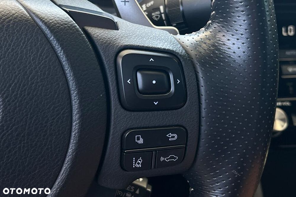 Lexus IS 200t / 300 F Sport - 20