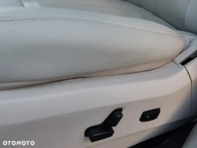 Chrysler Town & Country 3.6 Touring - 13