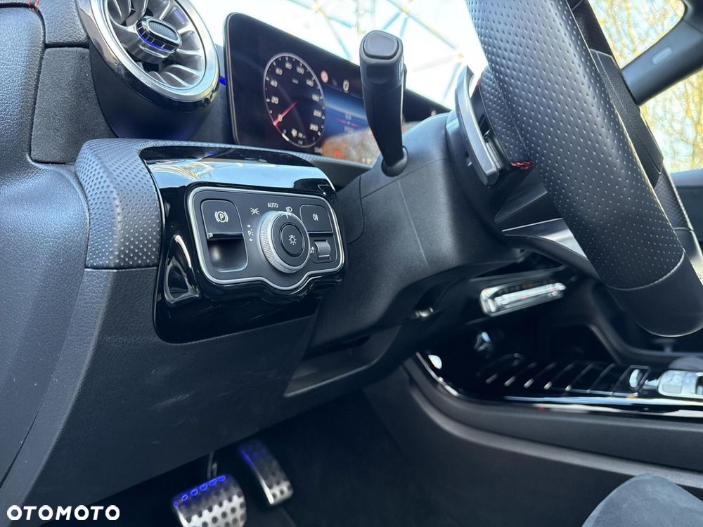 Mercedes-Benz CLA - 12