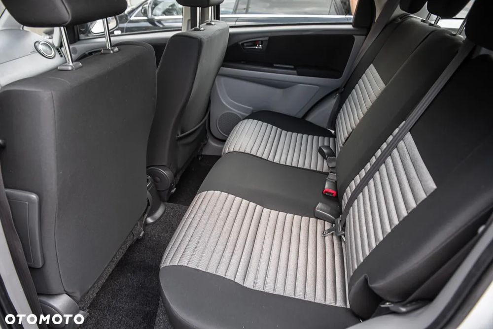Suzuki SX4 1.6 Premium - 23