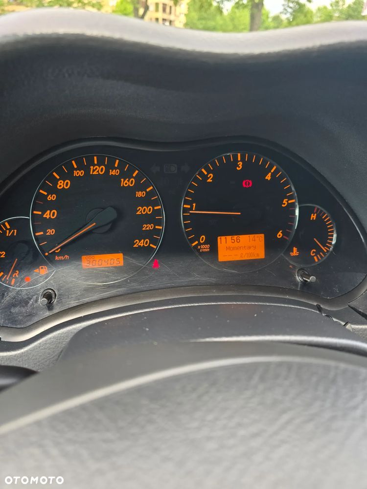 Toyota Avensis 2.0 D-4D - 11