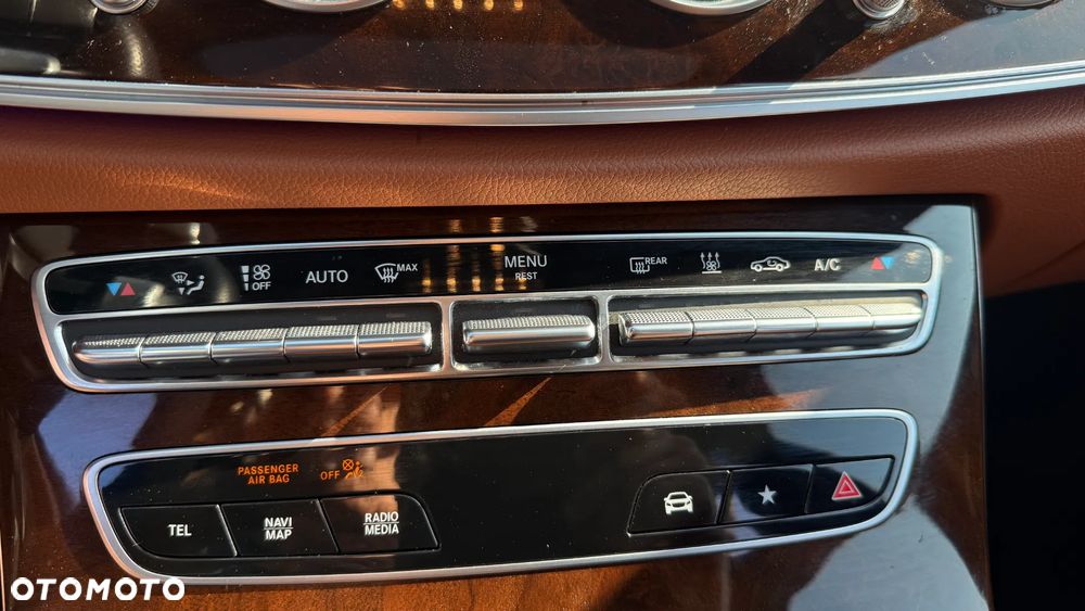 Mercedes-Benz Klasa E 300 de 4Matic 9G-TRONIC AMG Line - 9