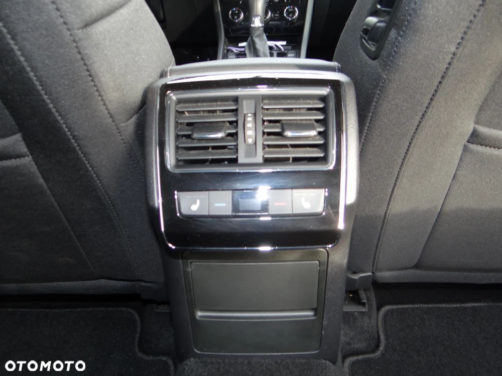 Skoda Superb 2.0 TDI Style DSG - 14