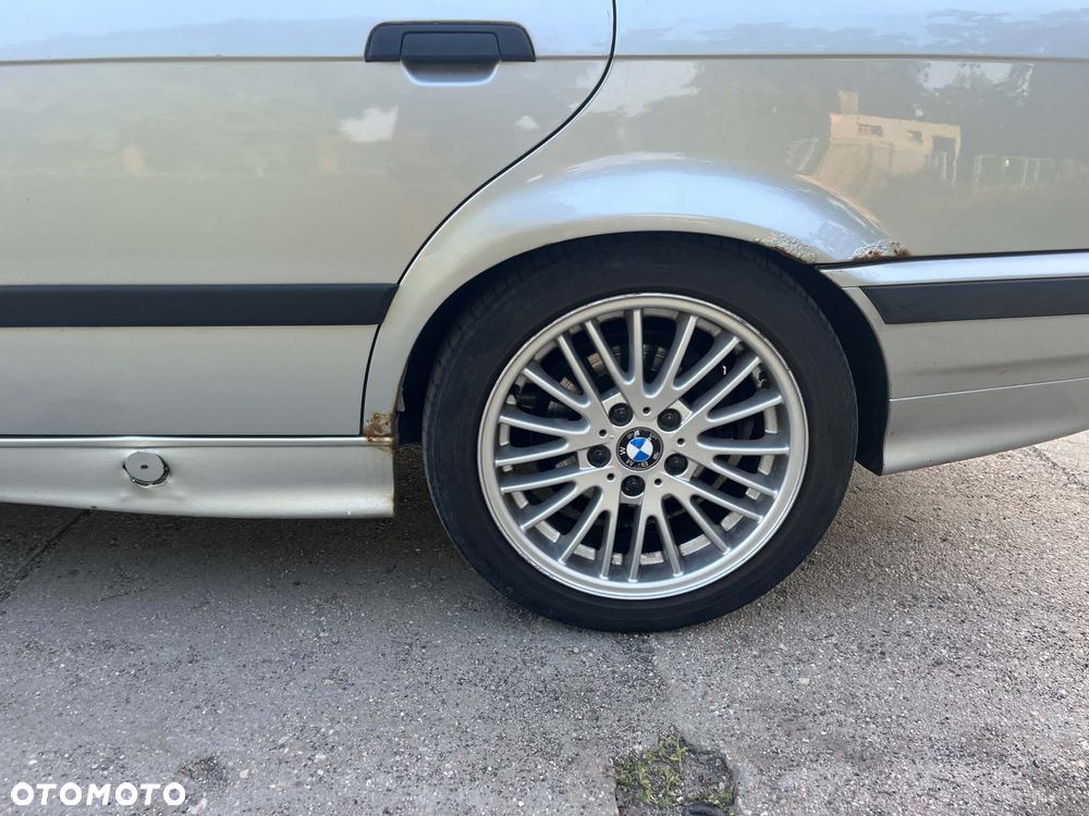 BMW Seria 3 318i - 6