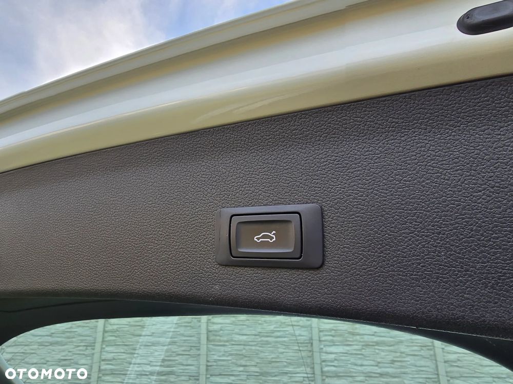 Audi A4 Avant 2.0 TDI DPF quattro S line Sportpaket - 12