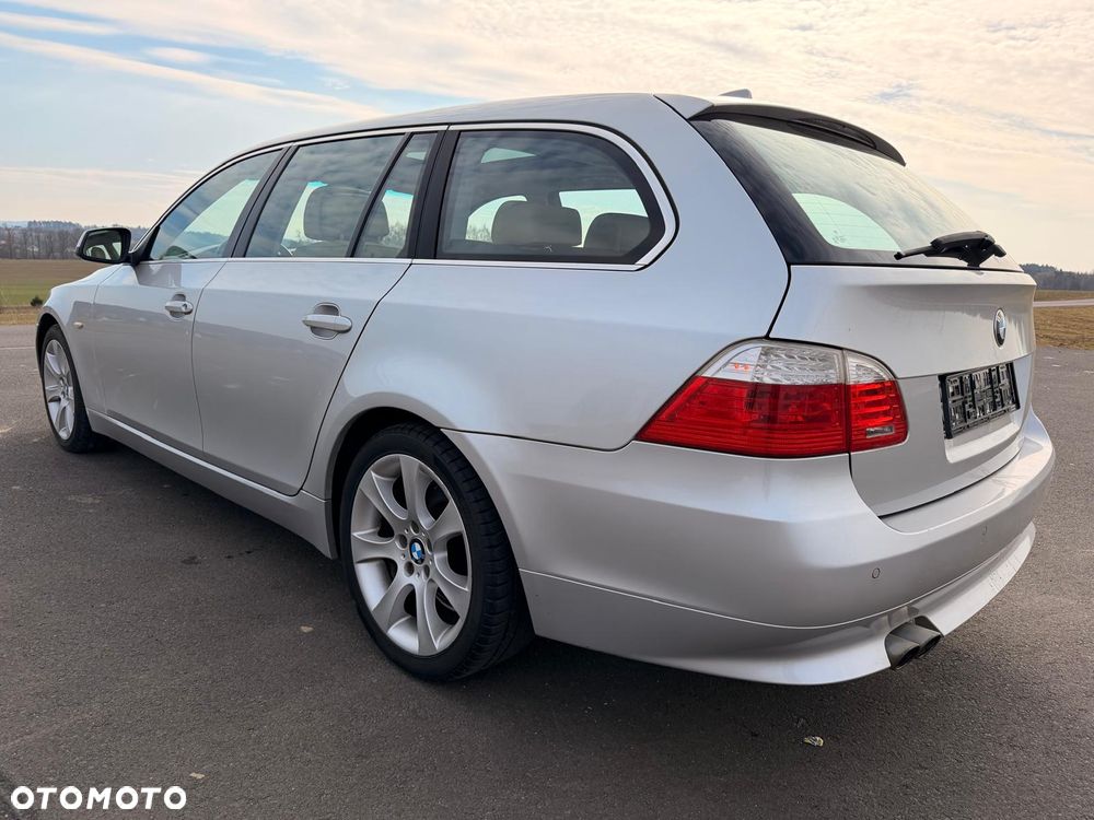 BMW Seria 5 525d xDrive - 9