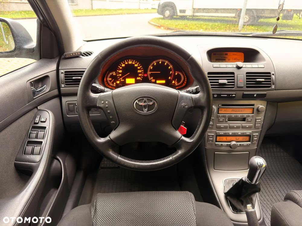 Toyota Avensis - 26