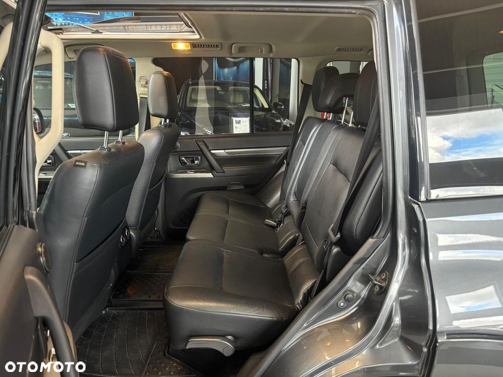 Mitsubishi Pajero - 21