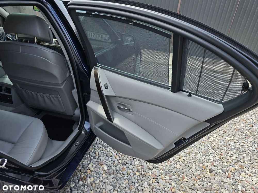 BMW Seria 5 530i - 23
