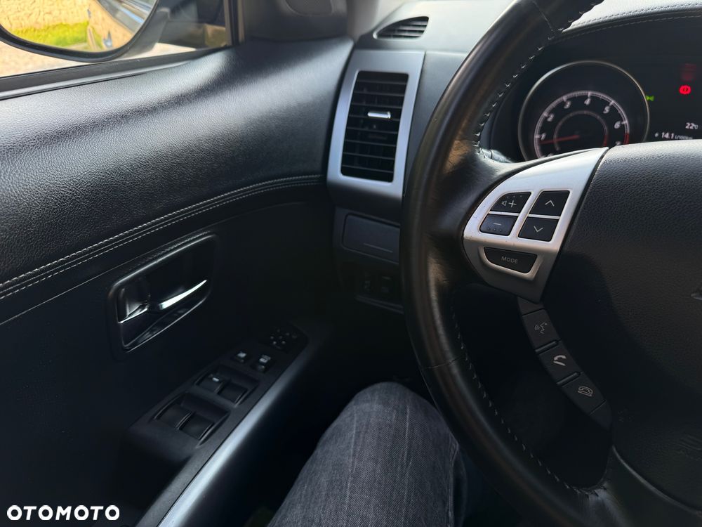 Mitsubishi Outlander 2.0 2WD Invite - 29