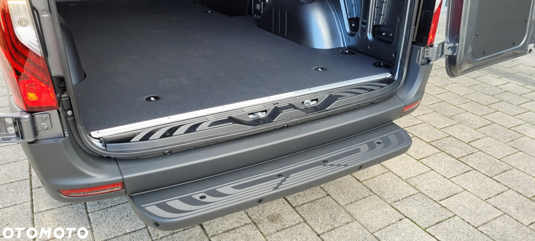 Mercedes-Benz E-Sprinter - 25