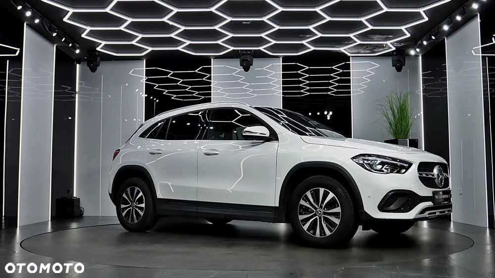 Mercedes-Benz GLA 200 Progressive - 12