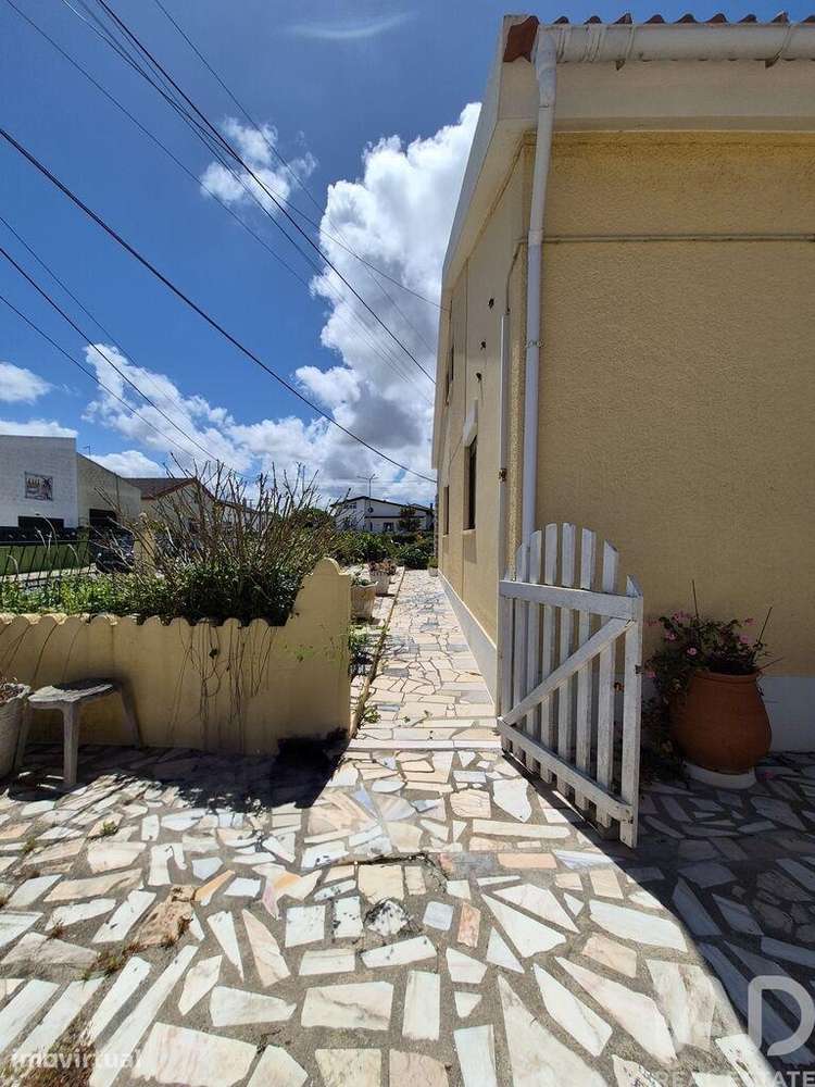 Moradia térrea T4 em Atouguia da Baleia de 175 m2 - Grande imagem: 4/19