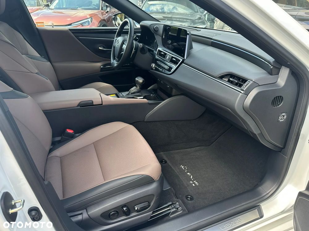 Lexus ES - 9