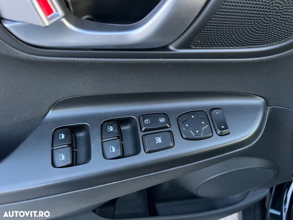 Hyundai KONA Select - 23