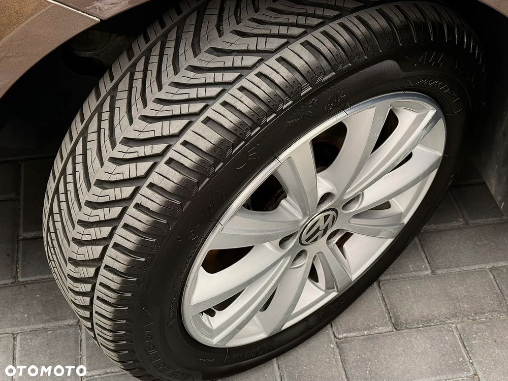 Volkswagen Touran 2.0 TDI DPF Comfortline - 24