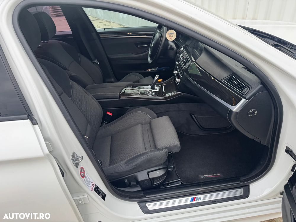 BMW Seria 5 525d Sport-Aut. - 27