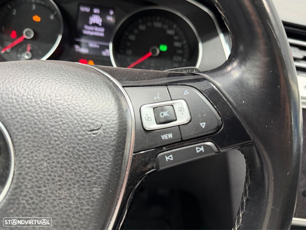 VW Passat 1.6 TDI Business DSG - 19