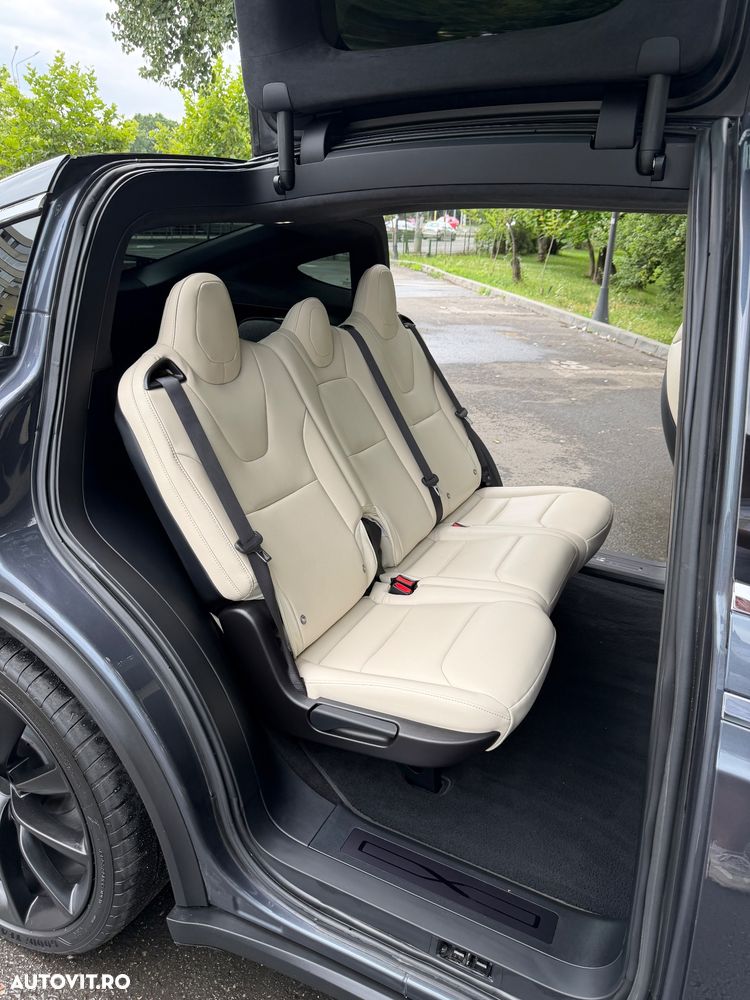 Tesla Model X - 6