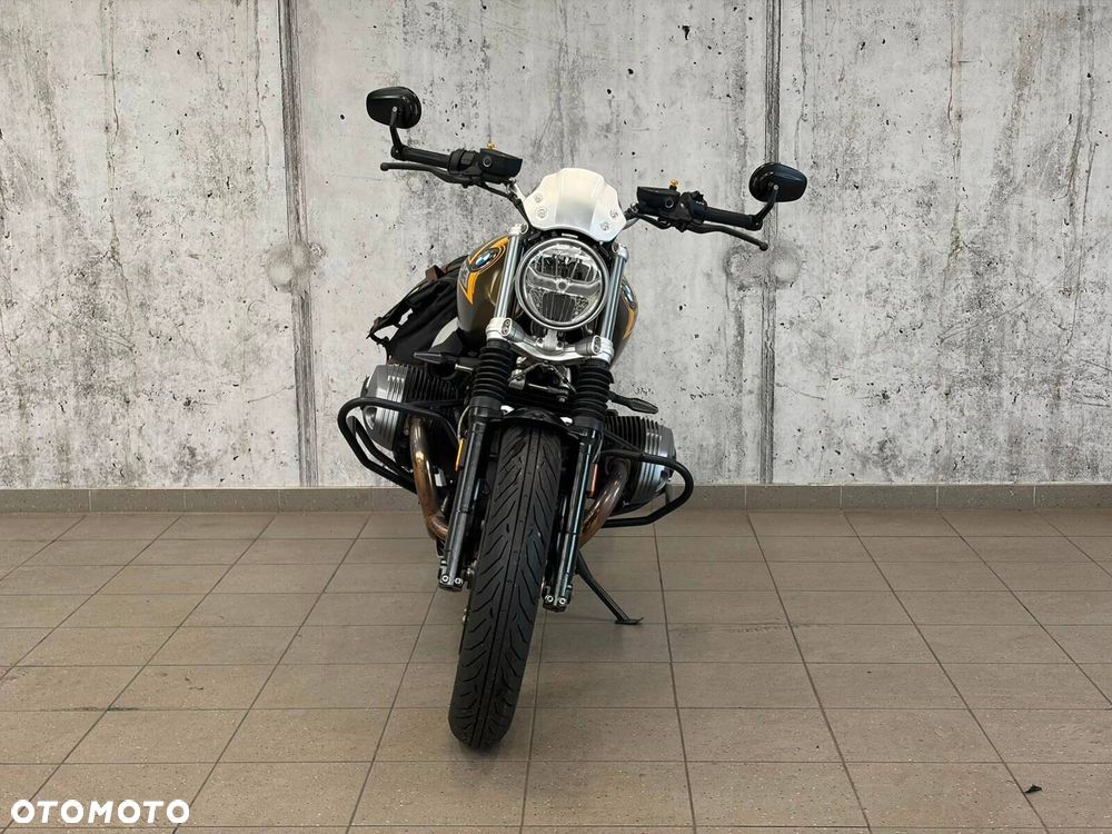 BMW R - 8
