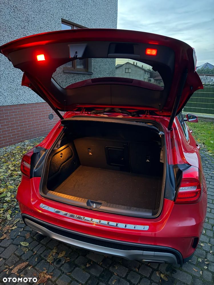 Mercedes-Benz GLA - 21