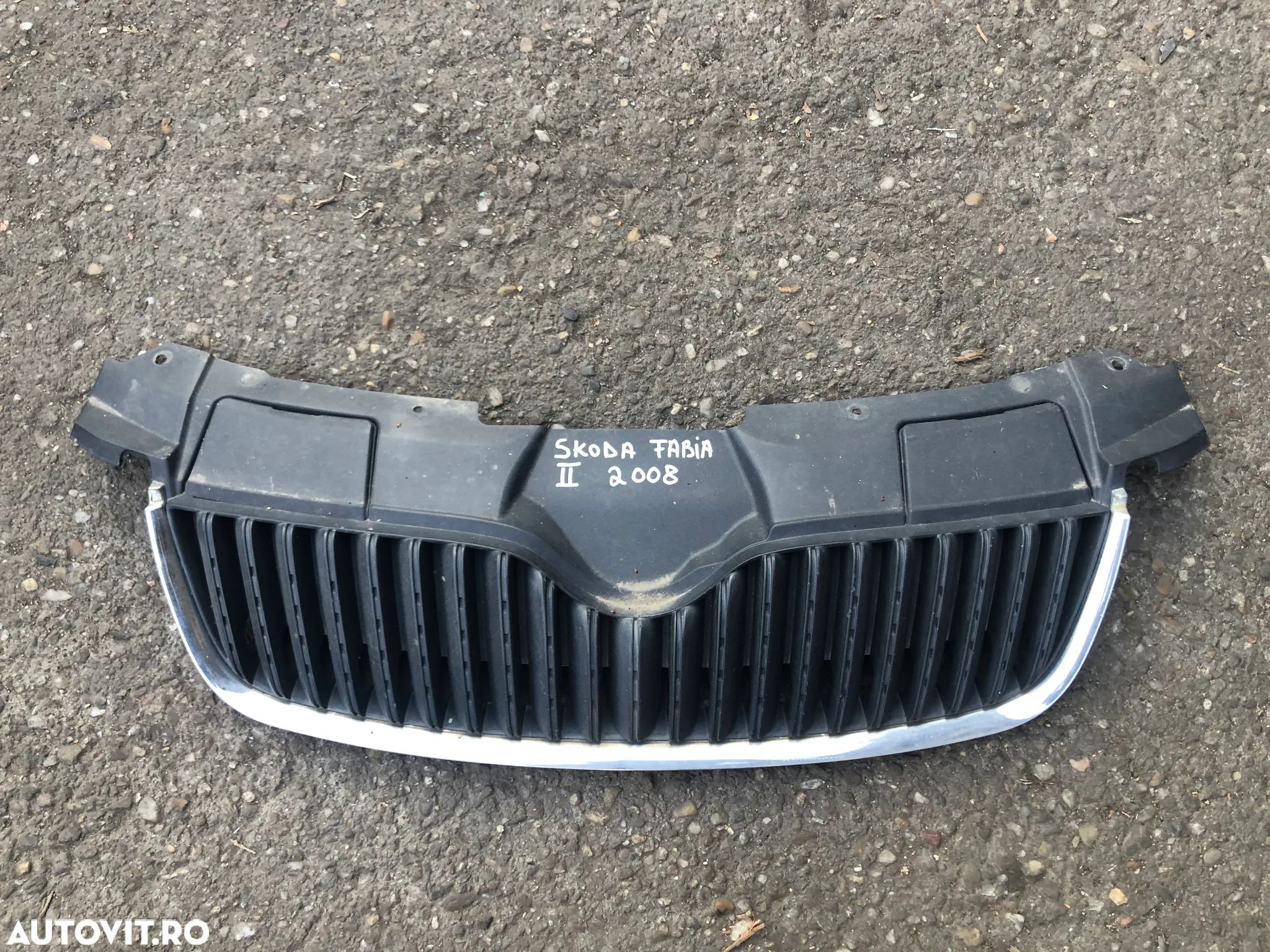 Grila centrala bara fata Skoda Fabia 2 2008 - 1