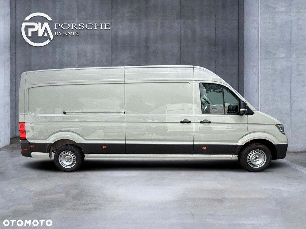 Volkswagen Crafter 35 Furgon z wysokim dachem silnik: 2,0 l EU6 SCR 177 KM / skrzynia biegów: Przedni napęd manualna 6-biegowa rozstaw osi: 4490 mm - 3
