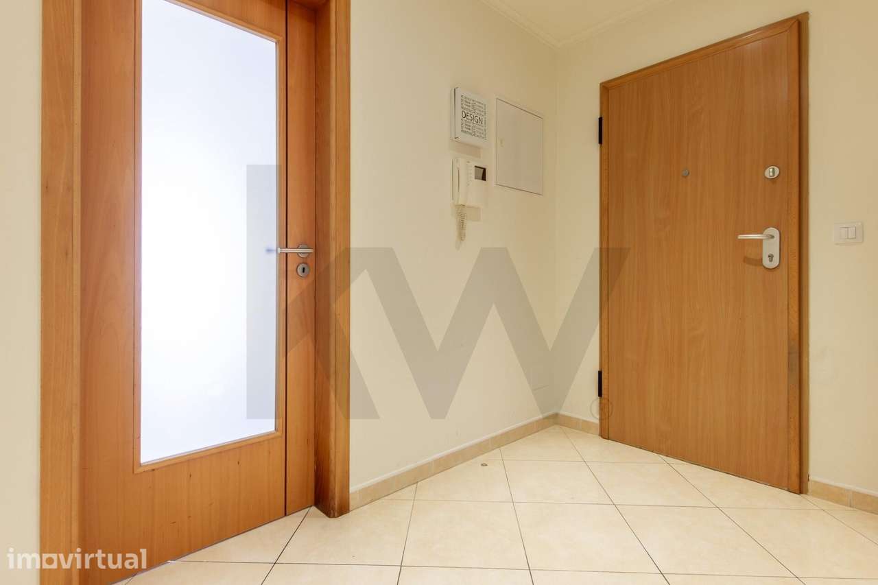 Apartamento T2 com Varanda e Estacionamento | Torre da Marinha | Seixa - Grande imagem: 2/22