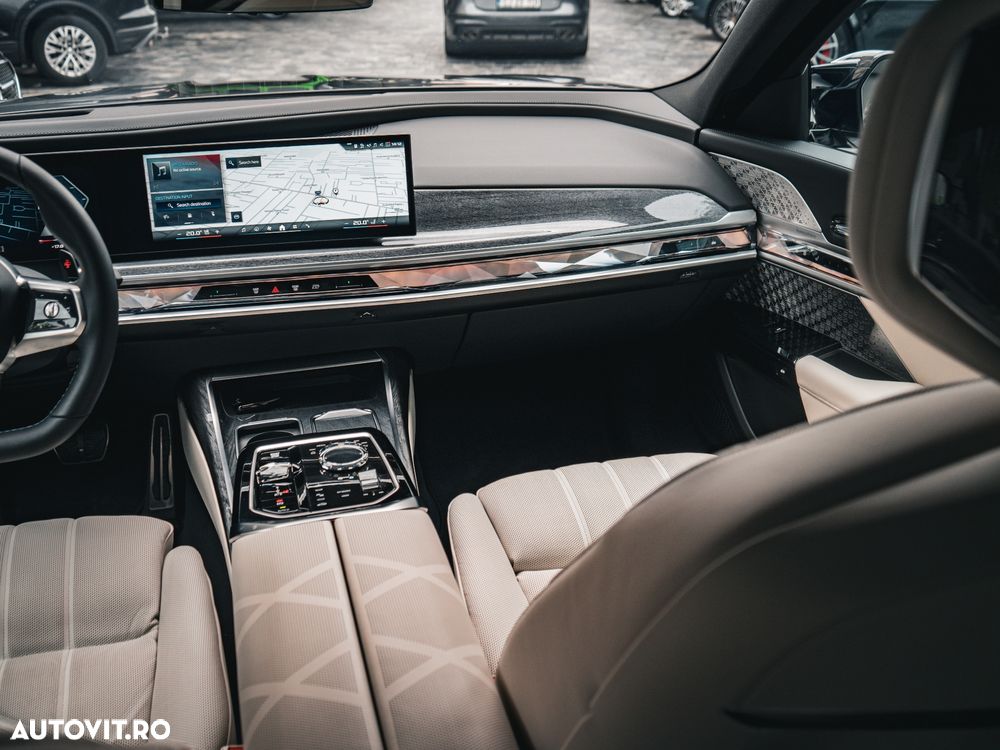 BMW M7 M760e xDrive AT PHEV - 23