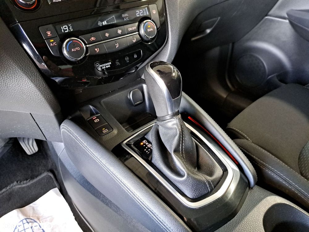 Nissan Qashqai 1.3 DIG-T N-Connecta DCT - 32