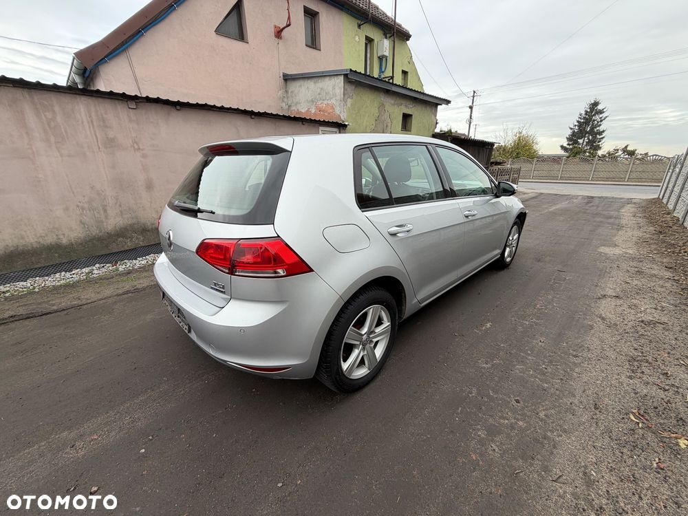 Volkswagen Golf - 5