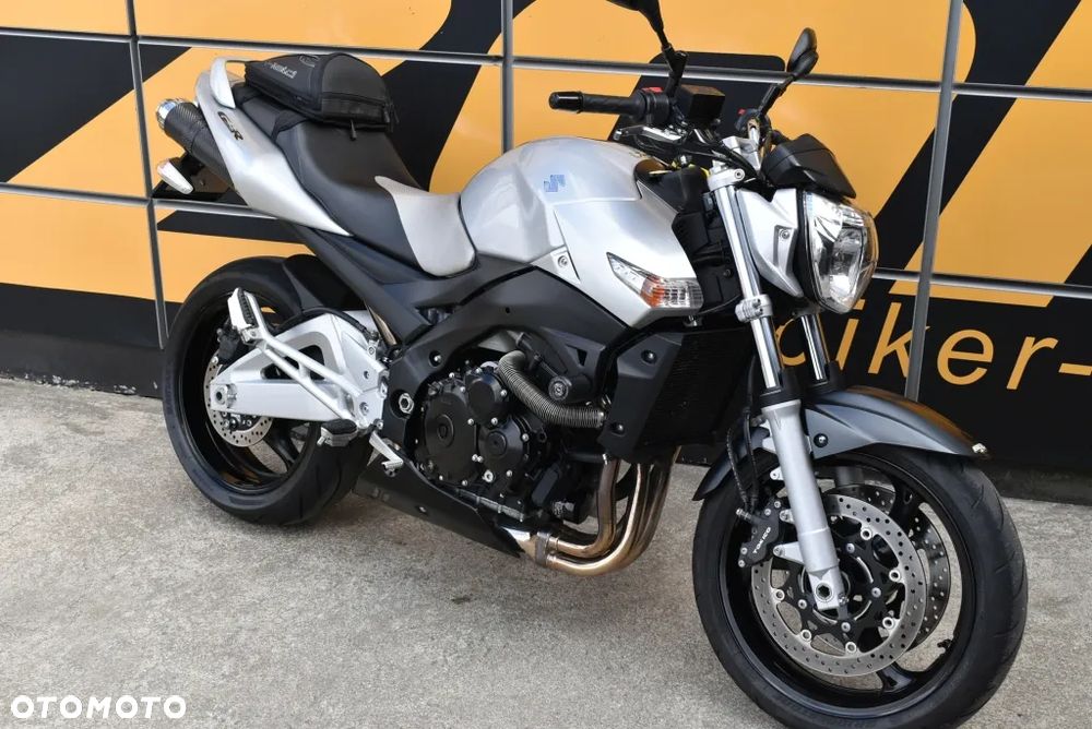 Suzuki GSR - 2