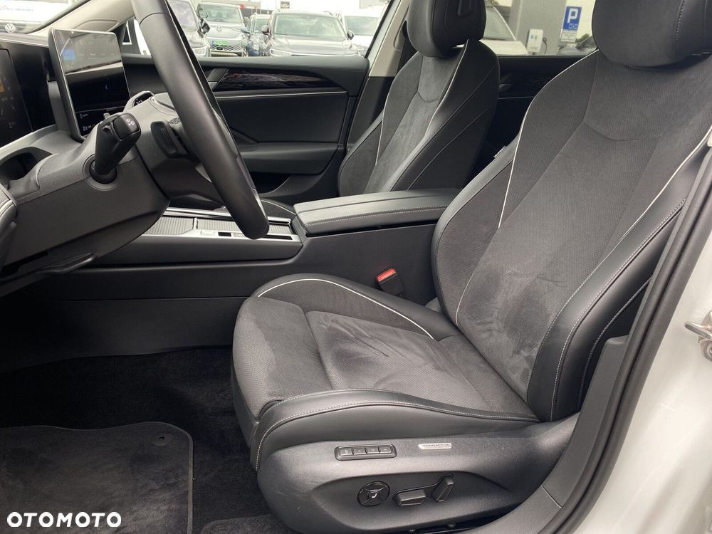 Volkswagen Passat Variant 2.0 TDI SCR 4Mot Elegance DSG - 12