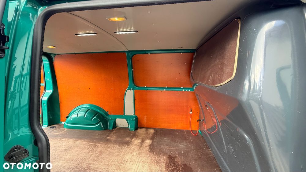 Volkswagen Transporter - 25