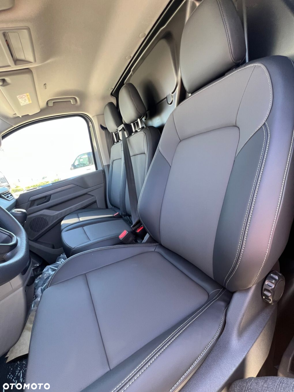 Volkswagen Transporter Furgon silnik: 2,0 l TDI 150 KM / skrzynia biegów: 6-biegowa manualna rozstaw osi: 3500 mm - 10