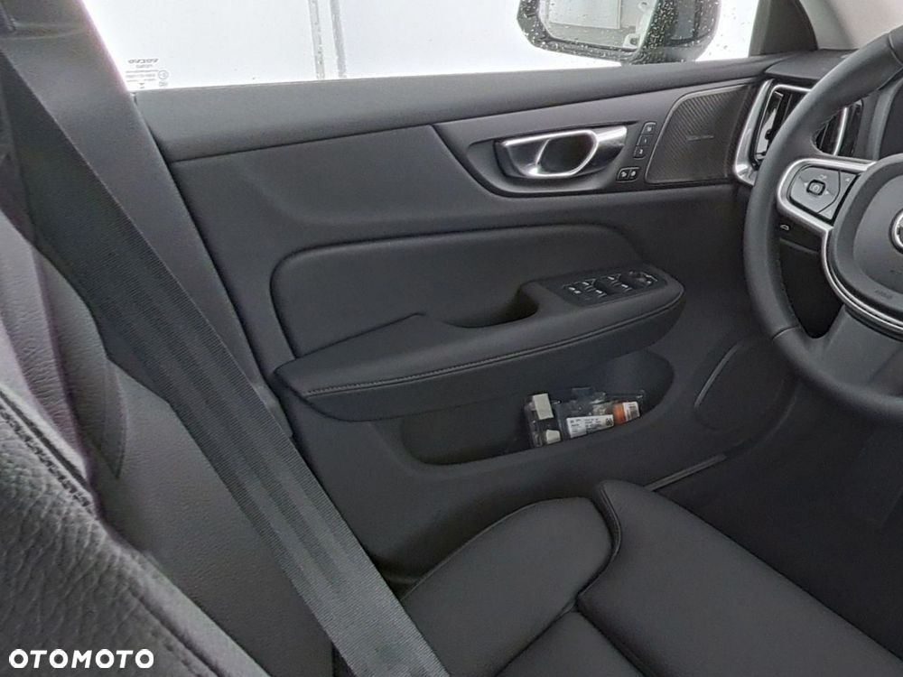 Volvo V60 B4 B DKG Plus Dark - 12