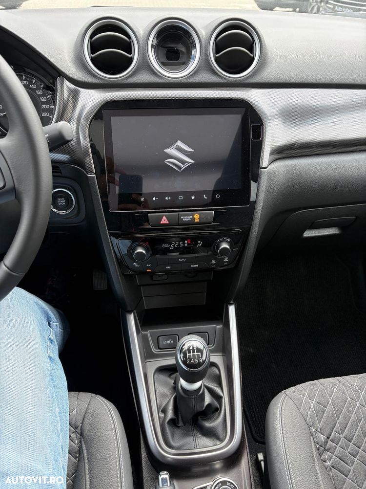 Suzuki Vitara 1.4 Boosterjet 6MT AllGrip MHEV Luxus - 11
