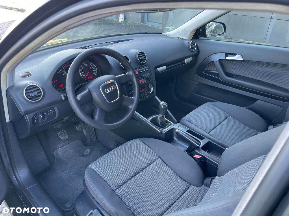 Audi A3 3-drzwiowe 1.6 Attraction - 9
