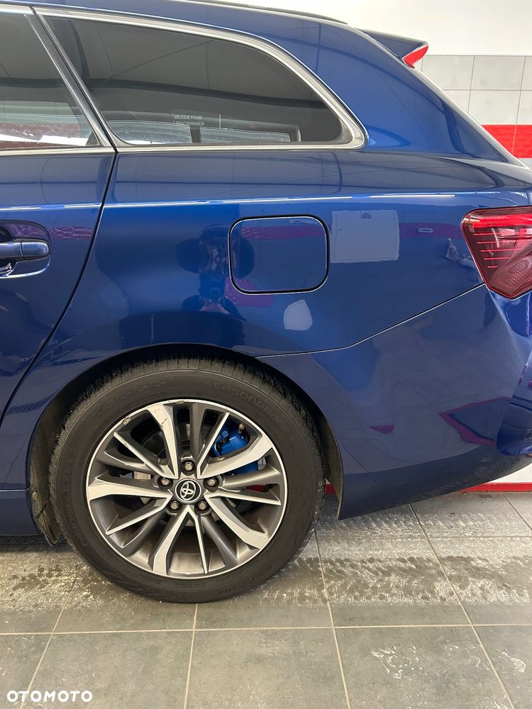 Toyota Avensis 2.0 D-4D Premium - 6